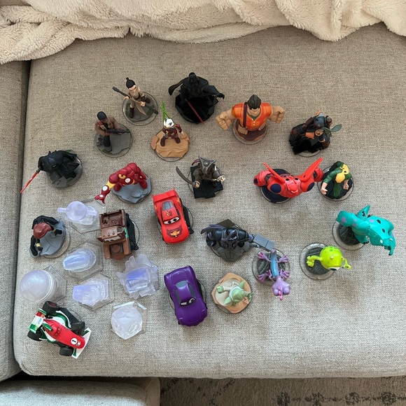 Lot of 27 preowned Disney Infinity Characters - Picture 12 of 14